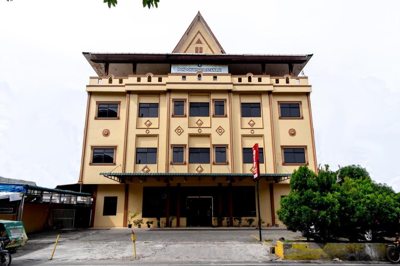 Oyo 1364 Pondok Wisata Istana XI Медан Экстерьер фото