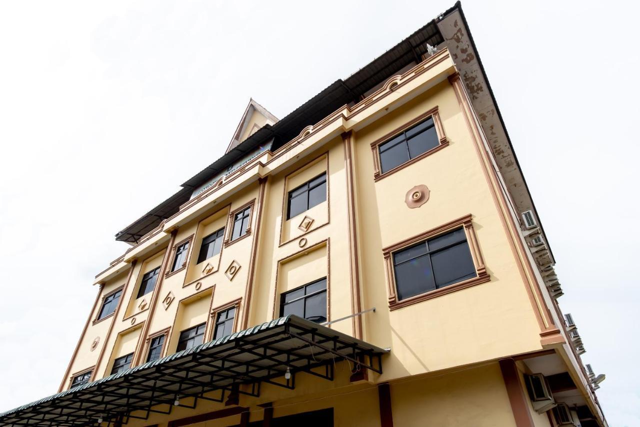Oyo 1364 Pondok Wisata Istana XI Медан Экстерьер фото