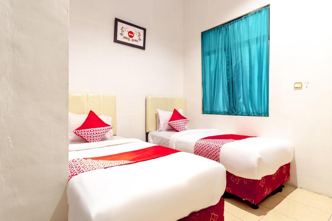 Oyo 1364 Pondok Wisata Istana XI Медан Экстерьер фото