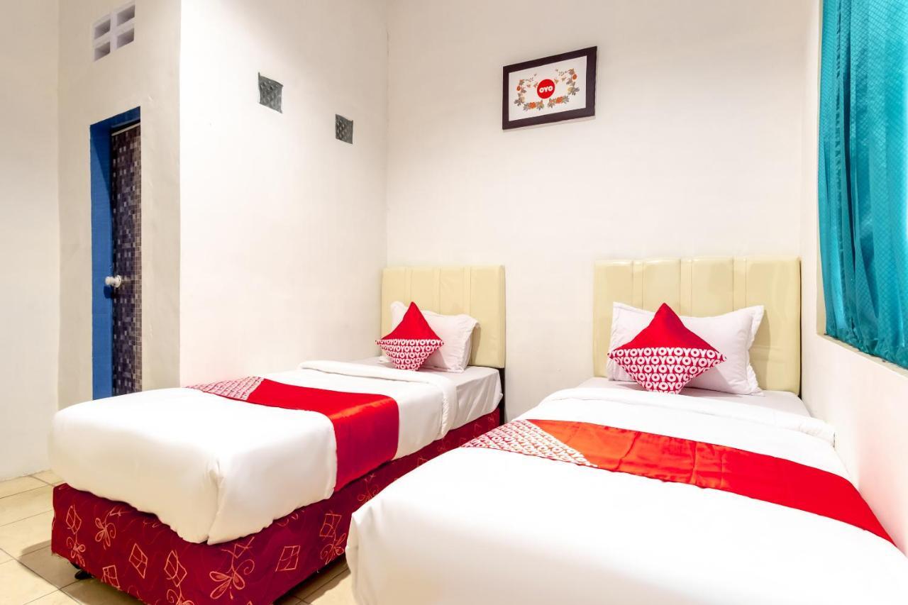 Oyo 1364 Pondok Wisata Istana XI Медан Экстерьер фото